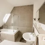 Bonquartier - House 5br - Garden - Forest - Road Connection Σπίτι διακοπών *