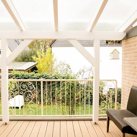 Bonquartier - House - Garden - Forest - Road Connection *