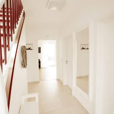 Bonquartier - House - Garden - Forest - Road Connection *