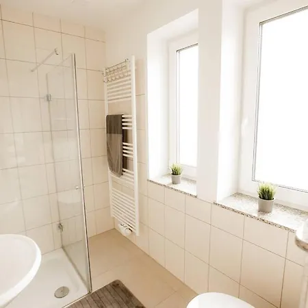 Bonquartier - House 5br - Garden - Forest - Road Connection Ferienhaus