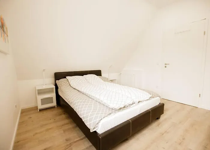 Ferienhaus Bonquartier - House 5br - Garden - Forest - Road Connection