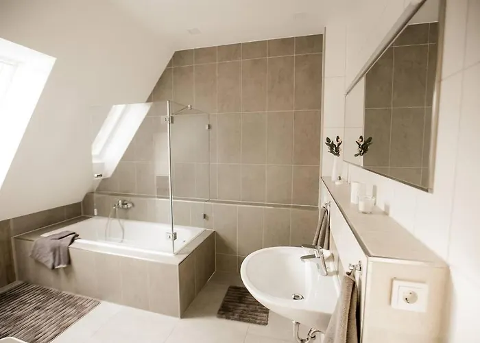 Bonquartier - House 5br - Garden - Forest - Road Connection Ferienhaus *