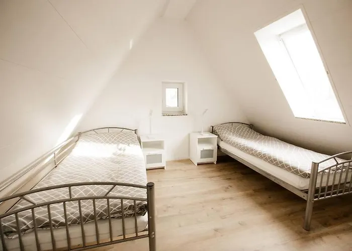 Ferienhaus Bonquartier - House 5br - Garden - Forest - Road Connection