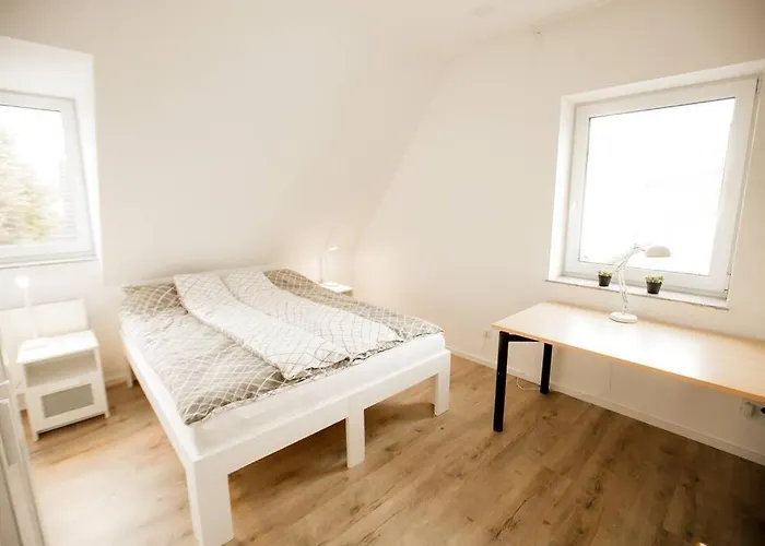 Ferienhaus Bonquartier - House 5br - Garden - Forest - Road Connection